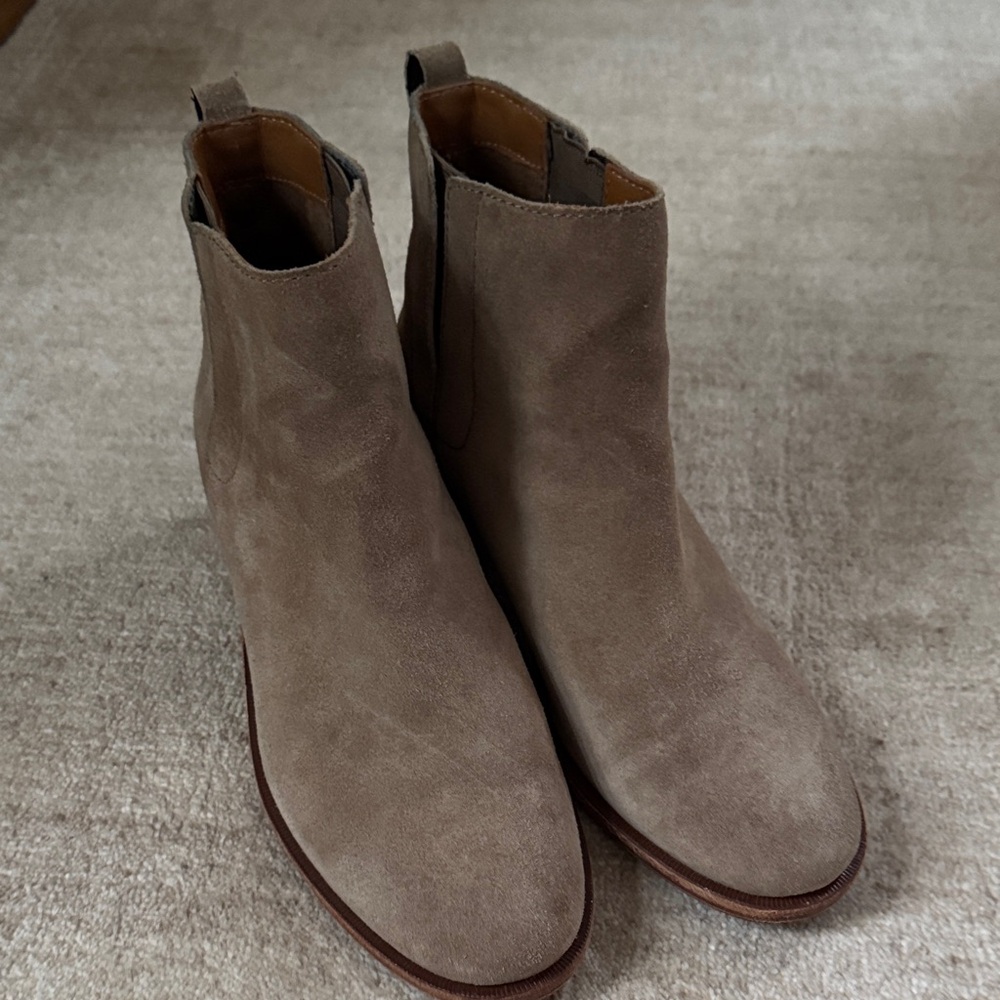 Korkease Women's Suede Ankle Boots size 8M - EUC